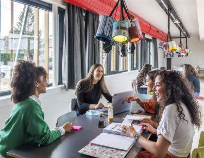 Study café, chillroom en terras in een Upkot studentenproject.
