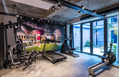 Gemeenschappelijke fitness in King Upkot Brussel.